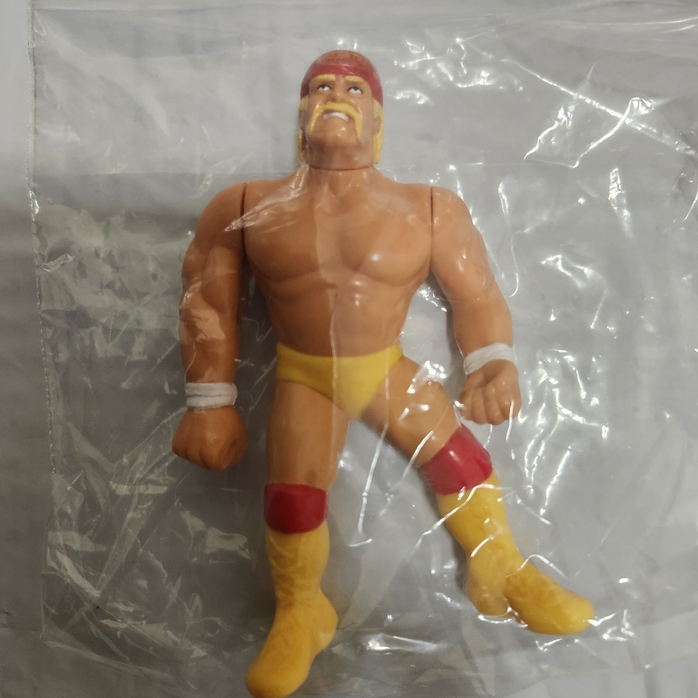 WWE WWF HOF Hulk Hogan Series 5 Wrestling Action Figure Yellow Red Gear Loose - Picture 2 of 5